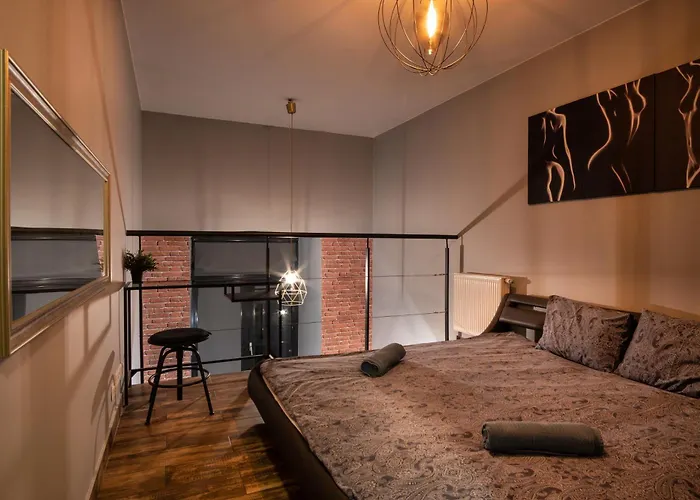 Dream Aparts - Lofty Scheiblera