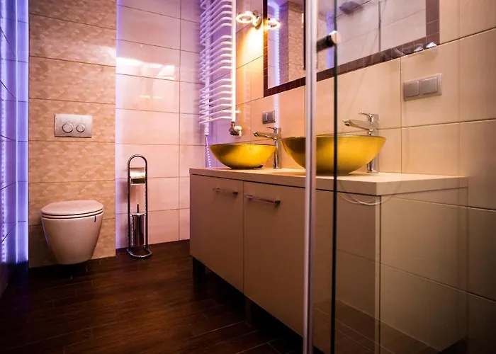 Dream Aparts - Lofty Scheiblera *